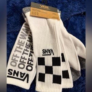 2 pairs Vans White and Black Men's Socks 9.5-13 nwt